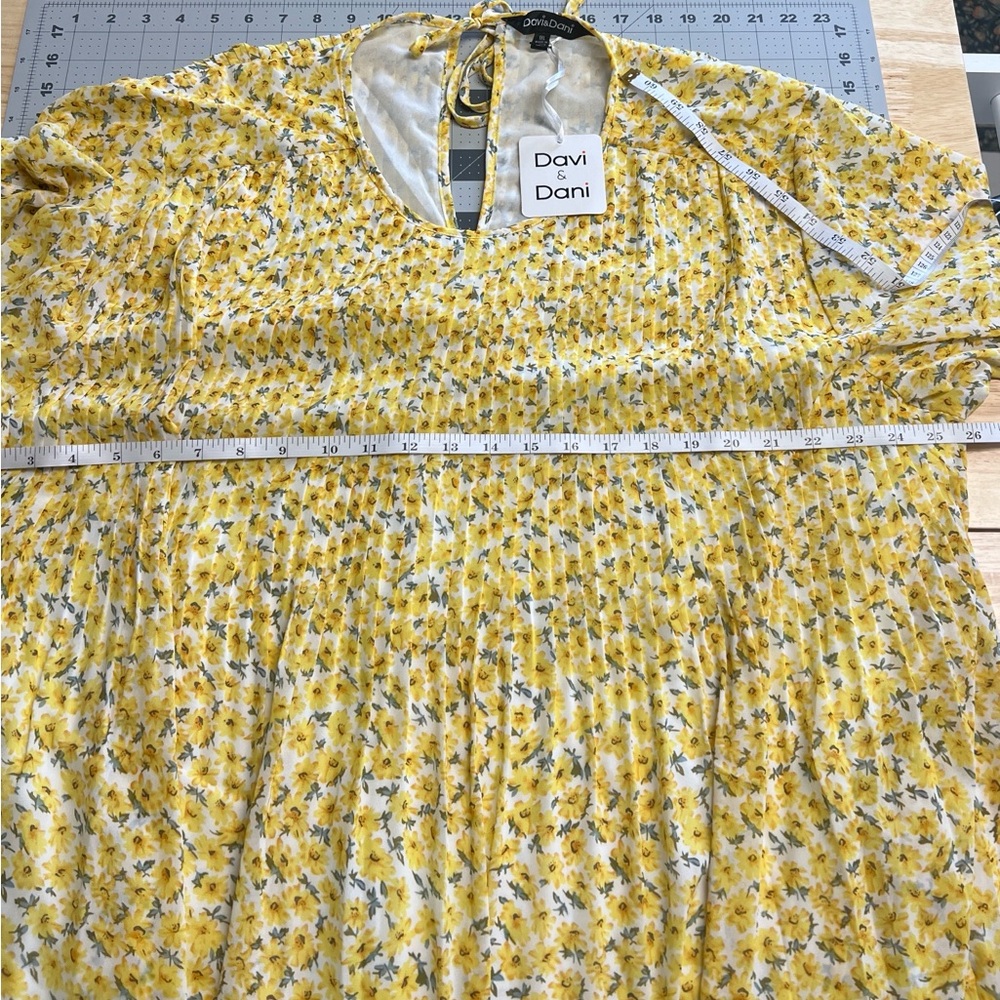 DAVI & DANI Yellow Floral Lined Dress with Tie Sleeves Sz 1x PTP 26” - Picture 5 of 7